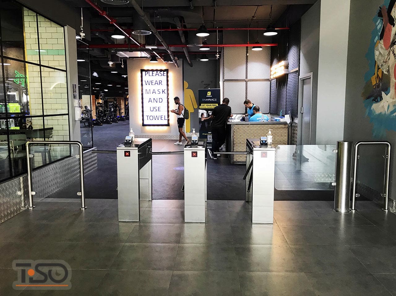 Twix-METRO, Gate-GS y cerramiento de vidrio, gimnasio GymNation, Dubai, Emiratos Árabes Unidos