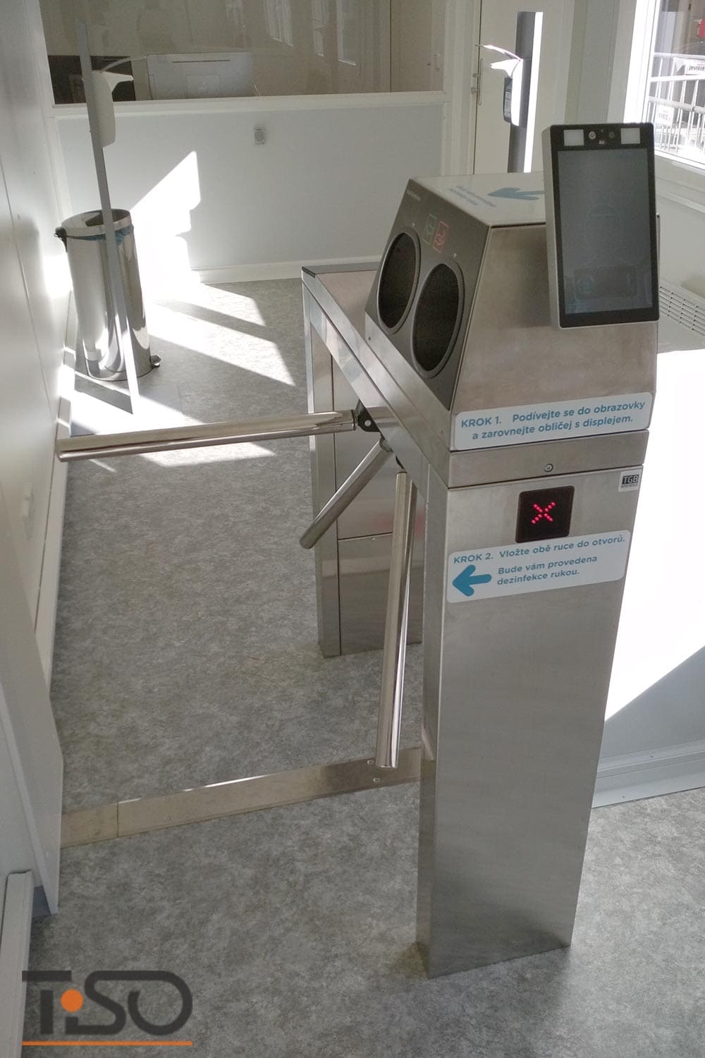 Twix-M y sistema automático de desinfección de manos, hospital Horovice, República Checa