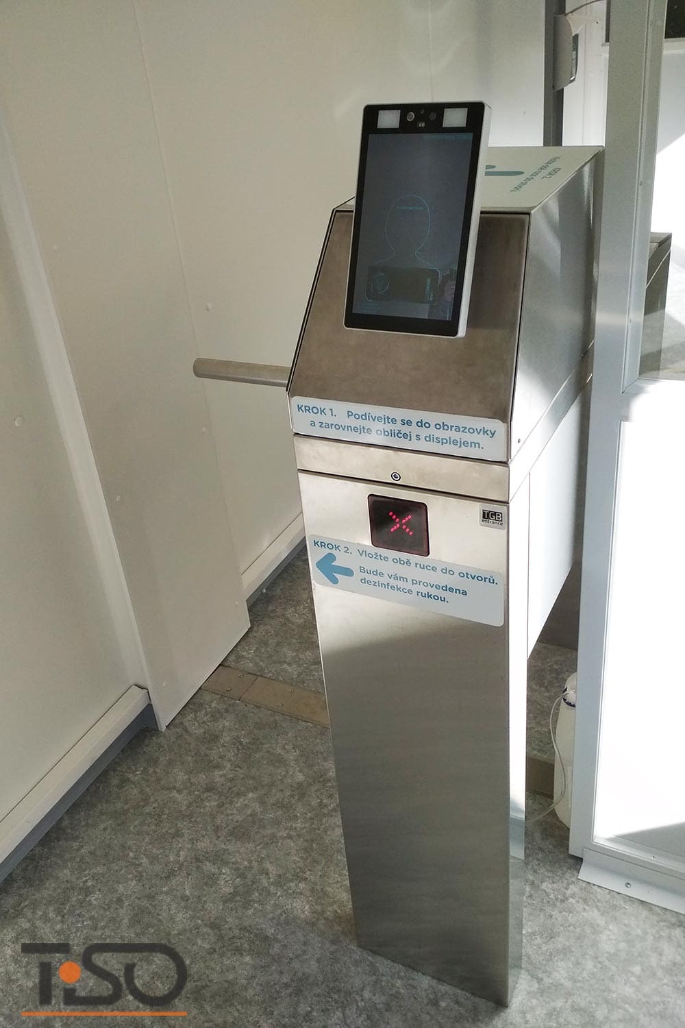 Twix-M e sistema automático de desinfecção das mãos, hospital Horovice, República Tcheca